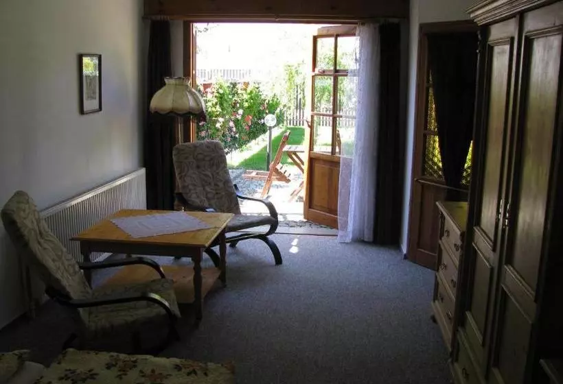 پانسیون Penzion 102