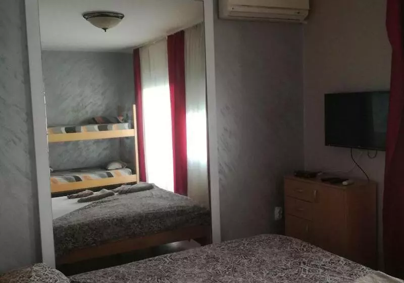 پانسیون Rooms Green Set