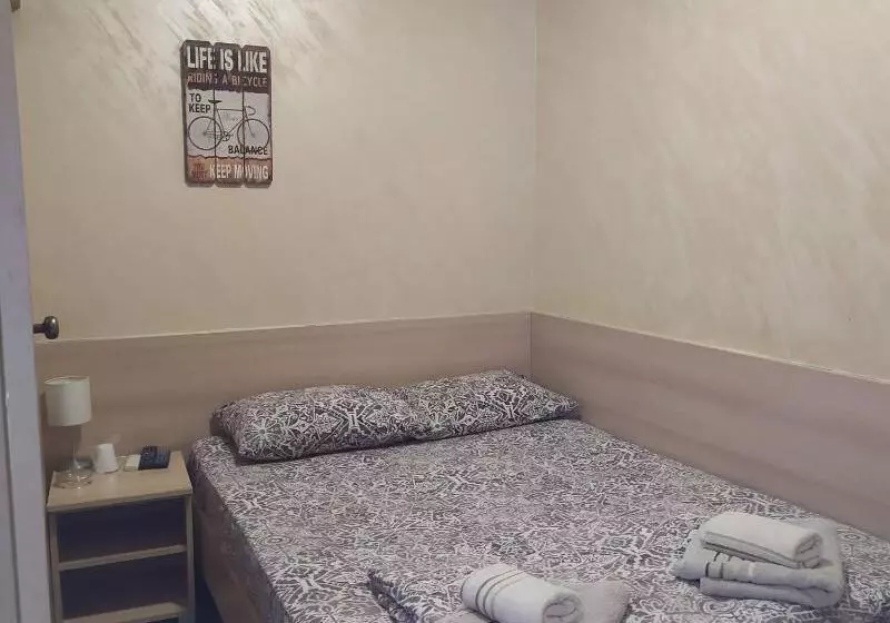 پانسیون Rooms Green Set