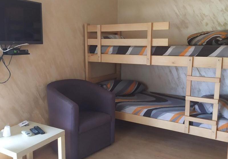 پانسیون Rooms Green Set