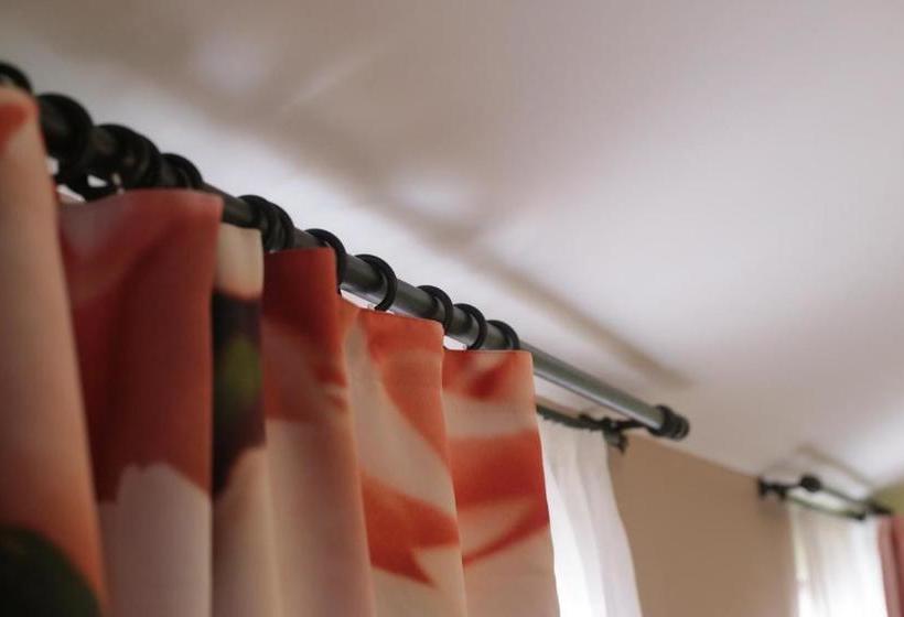 پانسیون Roza Guest House