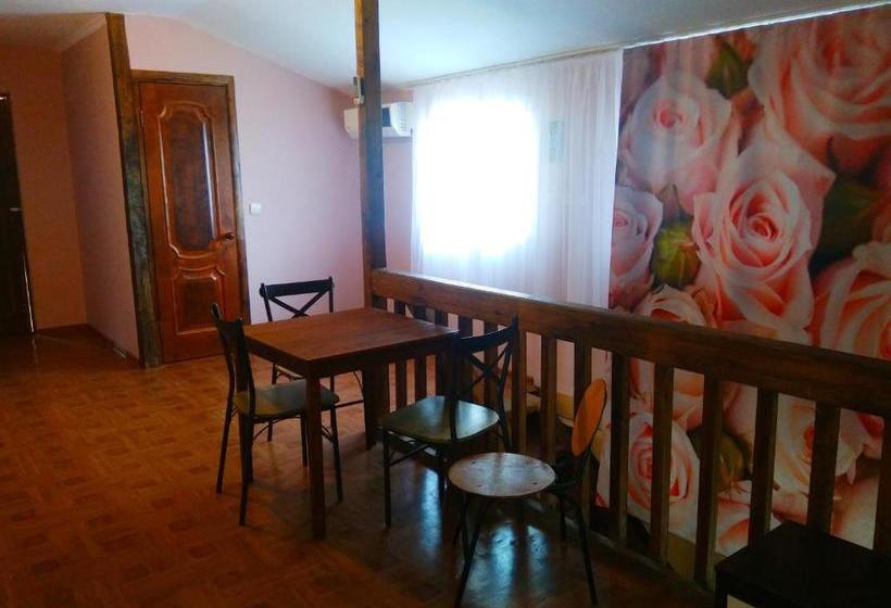 پانسیون Roza Guest House