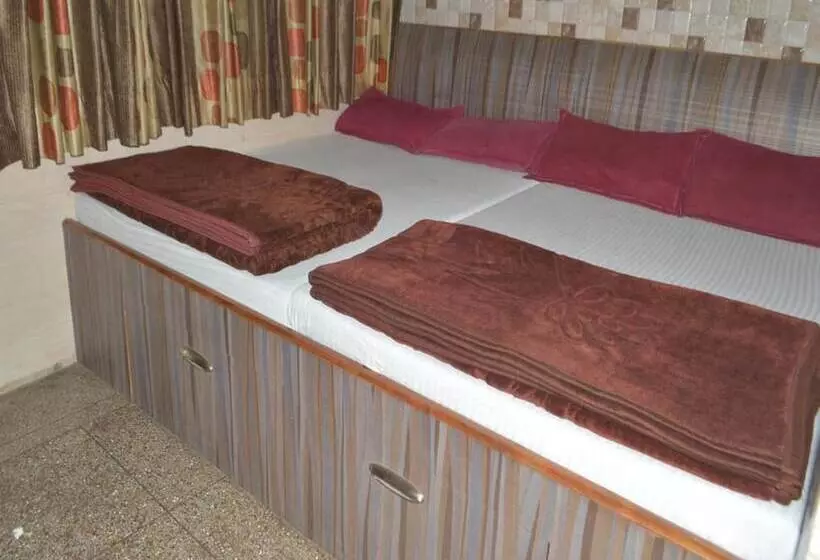 ペンション Ajanta Hotel 100 Mtrs Railway Station & 400 Mtrs Dargah