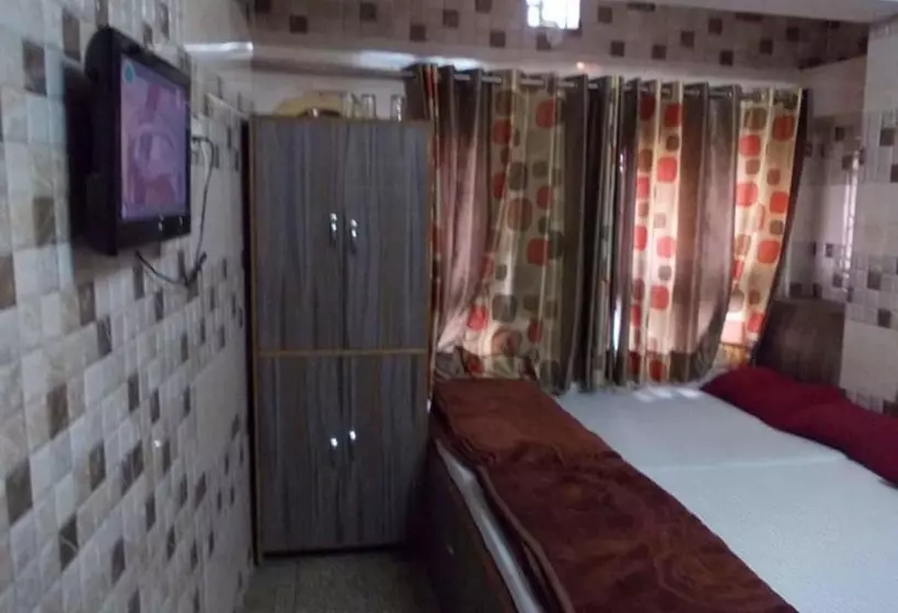 ペンション Ajanta Hotel 100 Mtrs Railway Station & 400 Mtrs Dargah