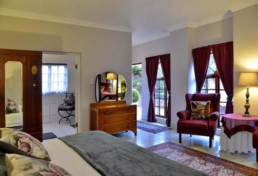 Majatalo Owls Loft Guesthouse