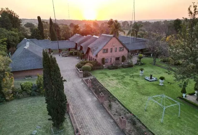 Majatalo Owls Loft Guesthouse