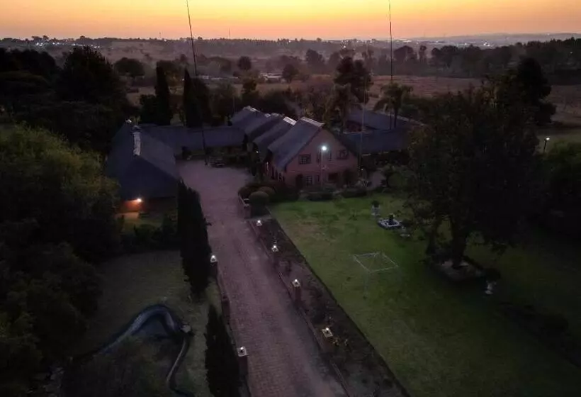 Majatalo Owls Loft Guesthouse