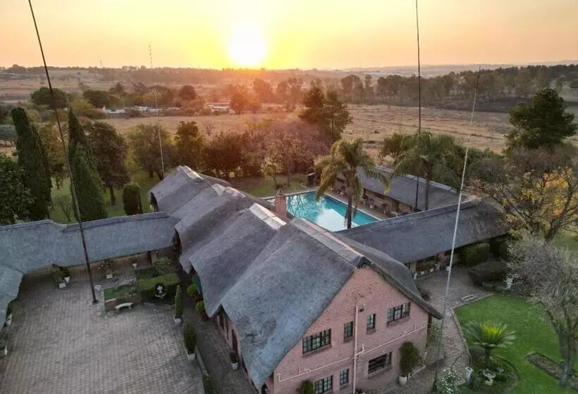 Majatalo Owls Loft Guesthouse