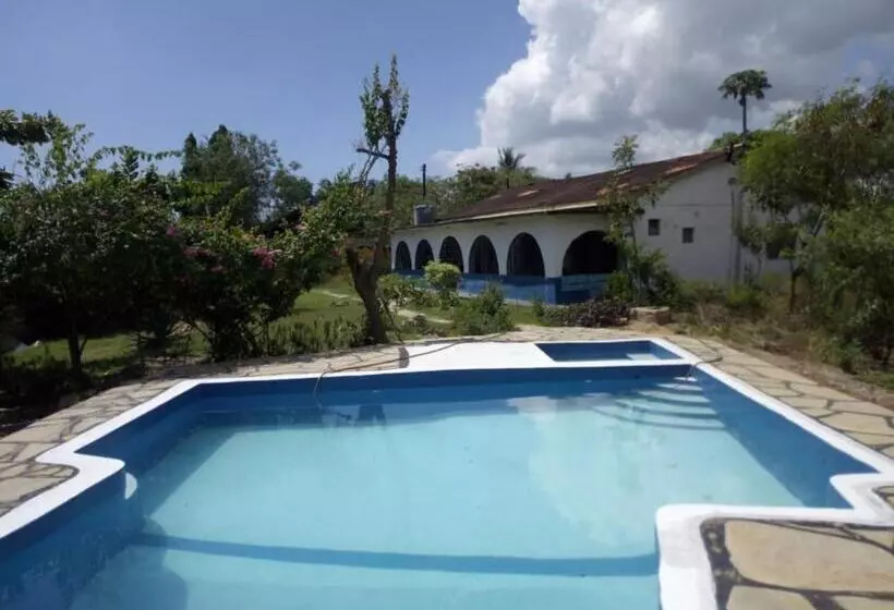 پانسیون Fred Hunter Villa