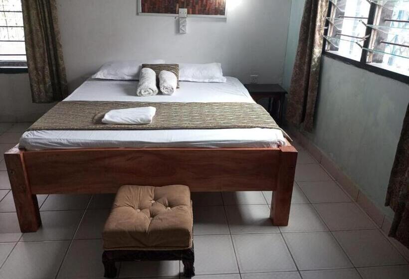 پانسیون Fred Hunter Villa