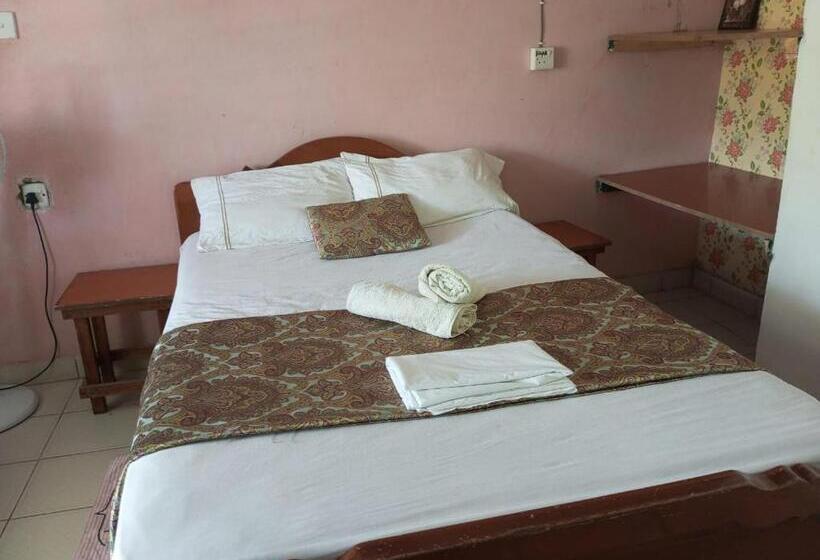 پانسیون Fred Hunter Villa