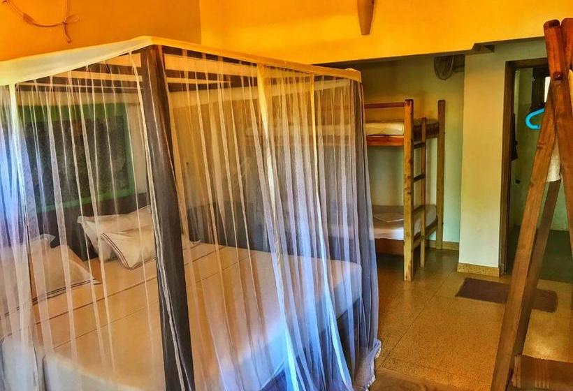 פנסיון Gecko Restaurant & Rooms