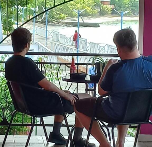 بنسيون The Seaside Garden Guesthouse