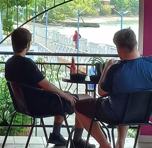 پانسیون The Seaside Garden Guesthouse