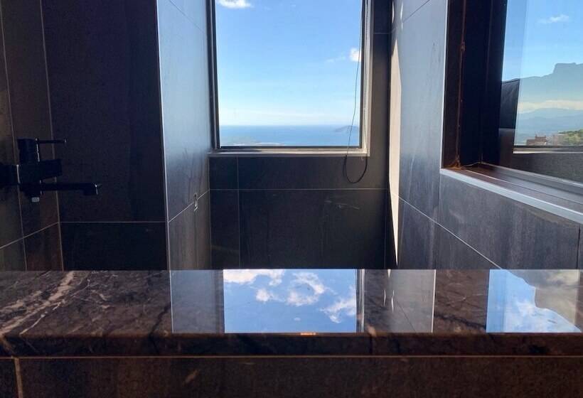 پانسیون Something Easy Inn