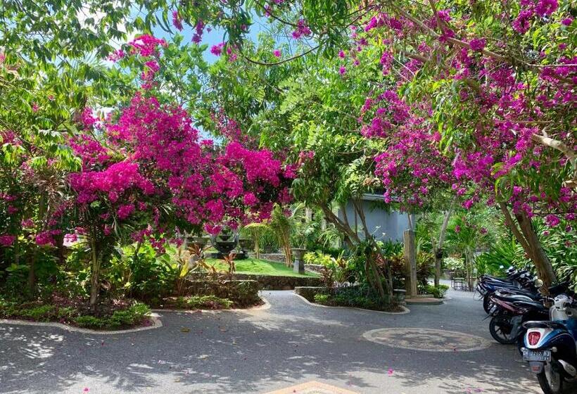 פנסיון Tregge Surf Camp Uluwatu