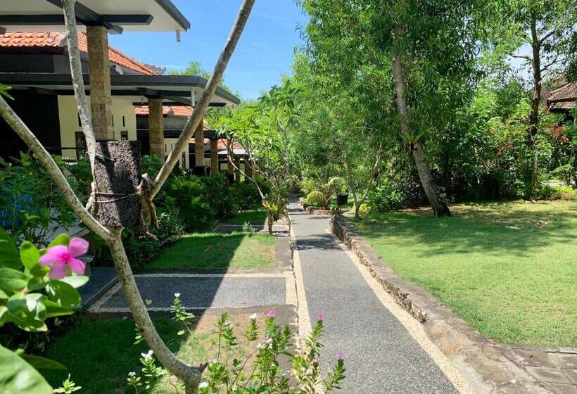 פנסיון Tregge Surf Camp Uluwatu