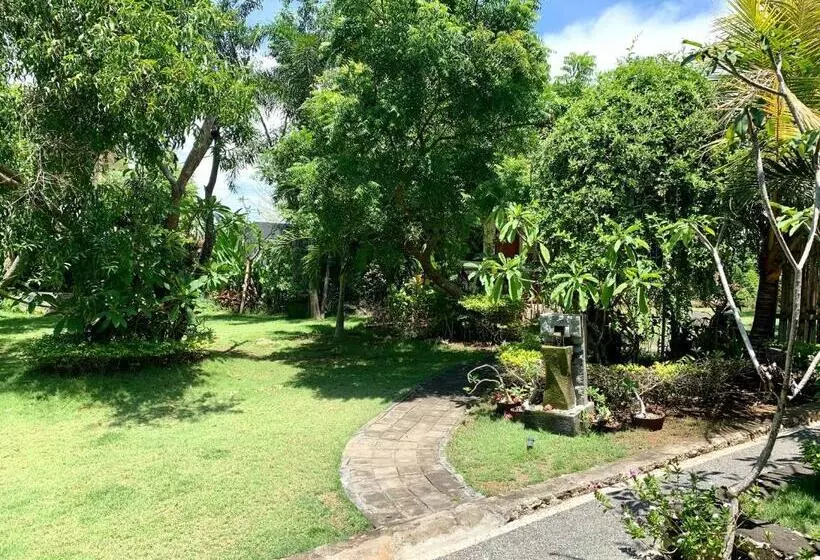 ペンション Tregge Surf Camp Uluwatu