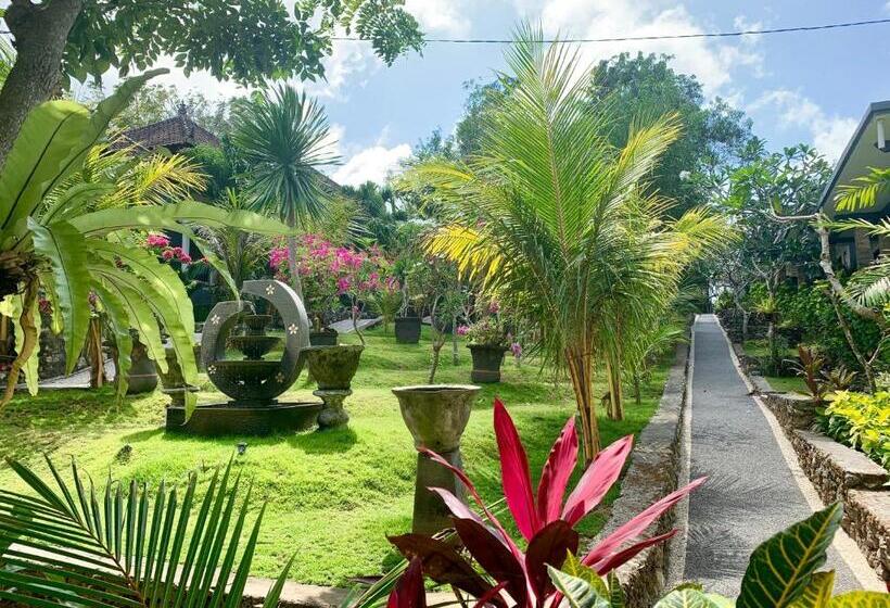 פנסיון Tregge Surf Camp Uluwatu