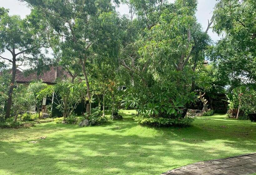 פנסיון Tregge Surf Camp Uluwatu