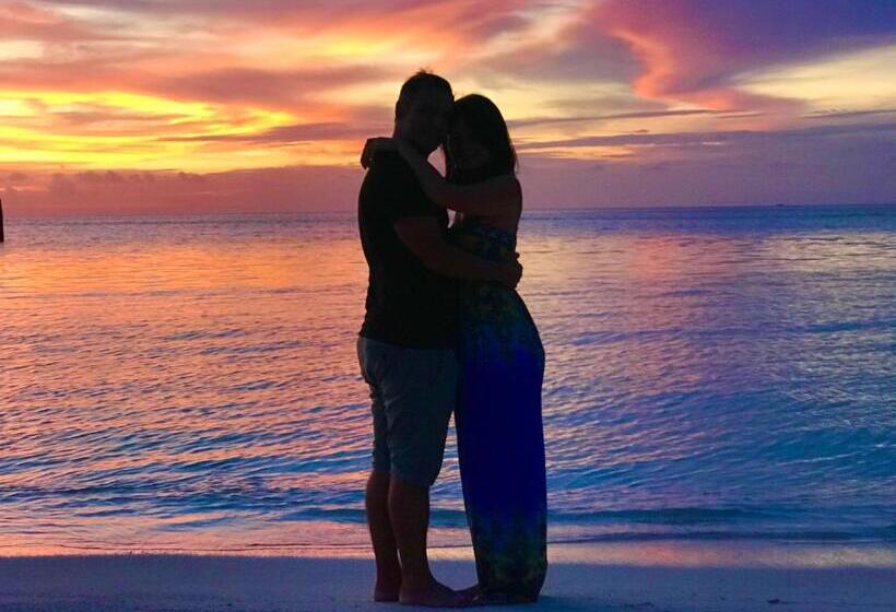 پانسیون Dhiffushi White Sand Beach