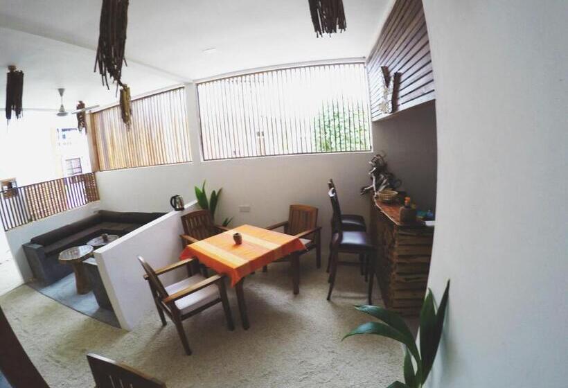 پانسیون Dhiffushi White Sand Beach