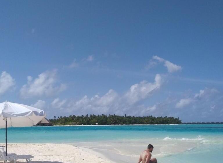 پانسیون Dhiffushi White Sand Beach
