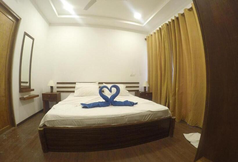 پانسیون Dhiffushi White Sand Beach