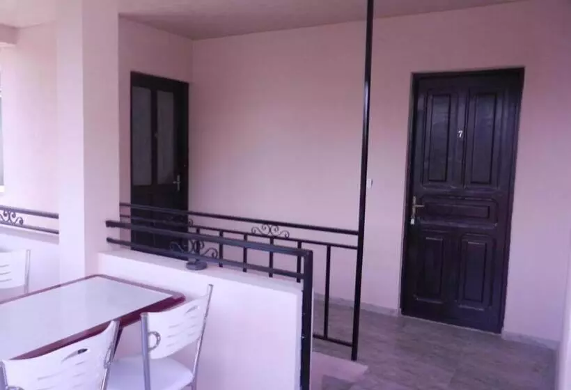 پانسیون Guest House Roman/gonio