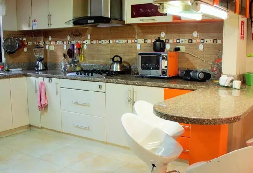 Pension Hostal Kolibri B&b