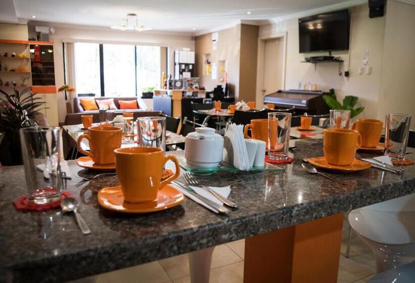 Pensionat Hostal Kolibri B&b