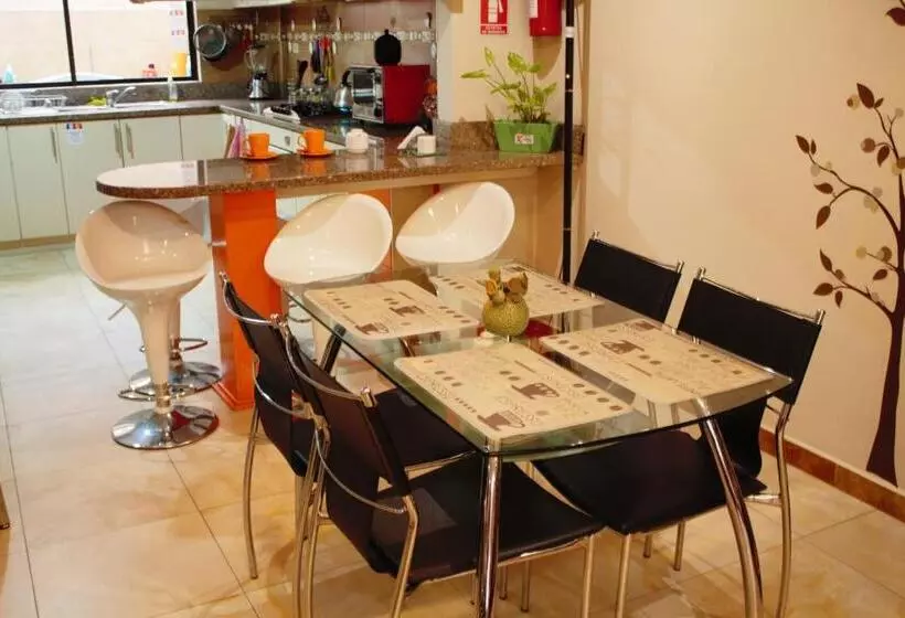 Pension Hostal Kolibri B&b