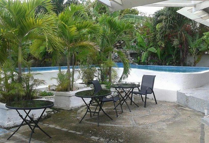 پانسیون Little Savoy Guest House