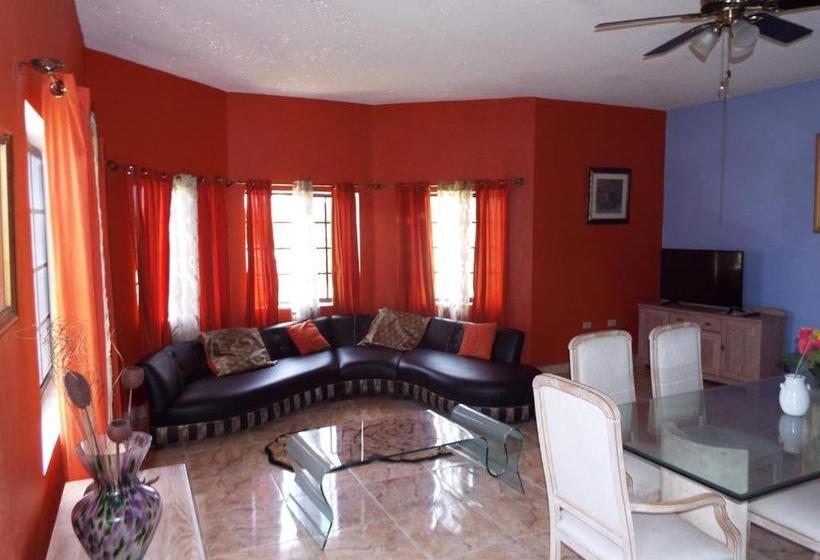 پانسیون Little Savoy Guest House