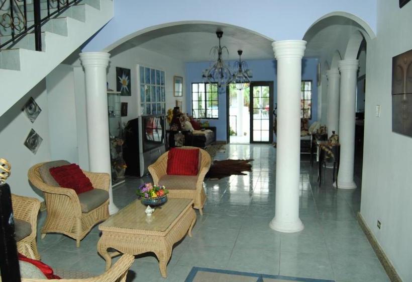 پانسیون Little Savoy Guest House