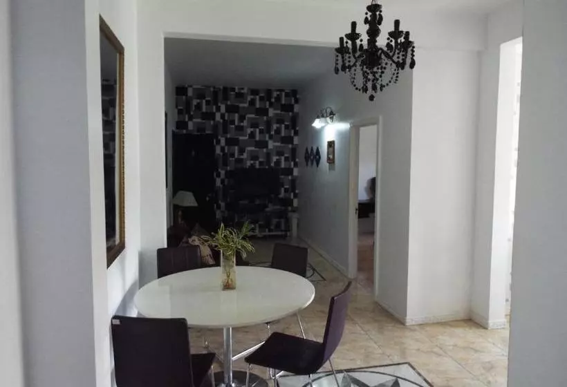 پانسیون Little Savoy Guest House