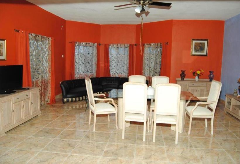 پانسیون Little Savoy Guest House