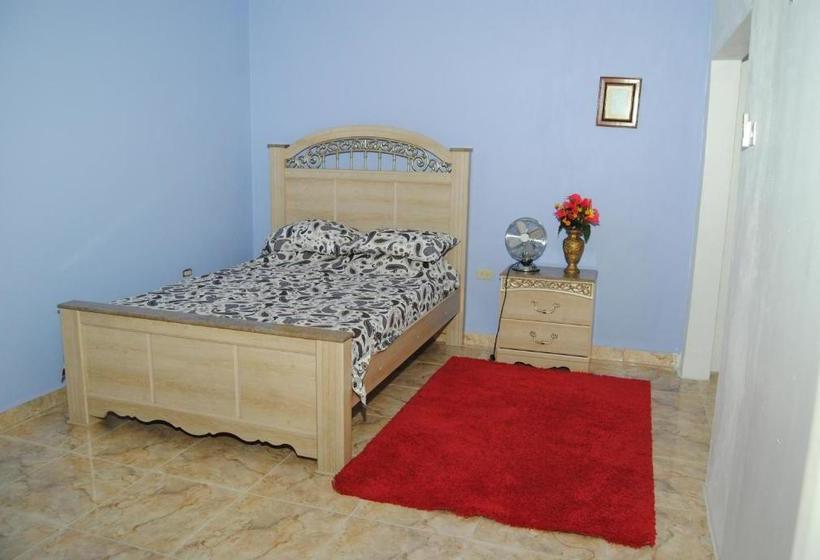 پانسیون Little Savoy Guest House