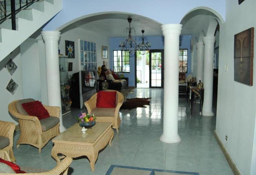 پانسیون Little Savoy Guest House