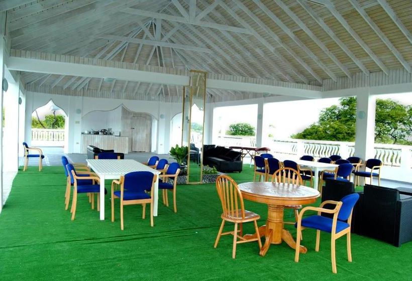 پانسیون Little Savoy Guest House