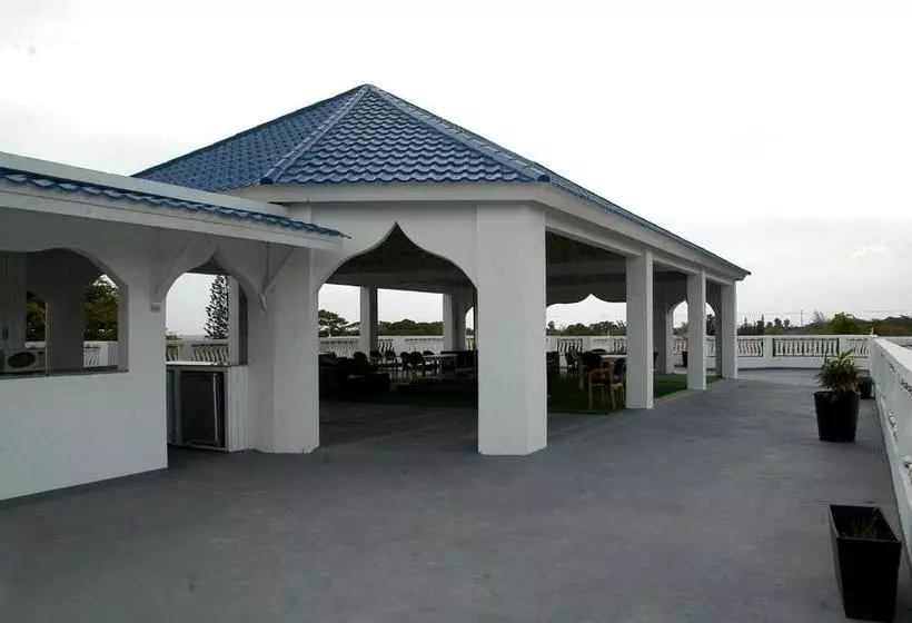 پانسیون Little Savoy Guest House