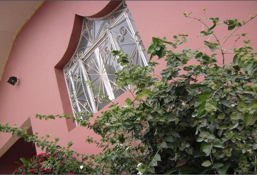 پانسیون Hostel E Pousada Solar