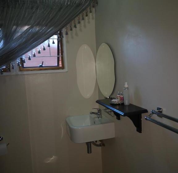 פנסיון Dormio Manor Guest Lodge