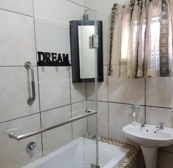 פנסיון Dormio Manor Guest Lodge