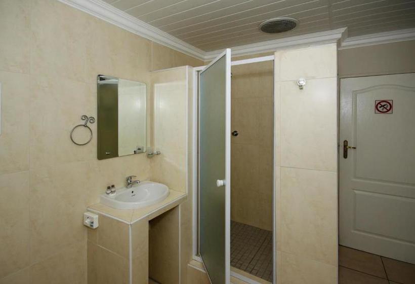 פנסיון Dormio Manor Guest Lodge