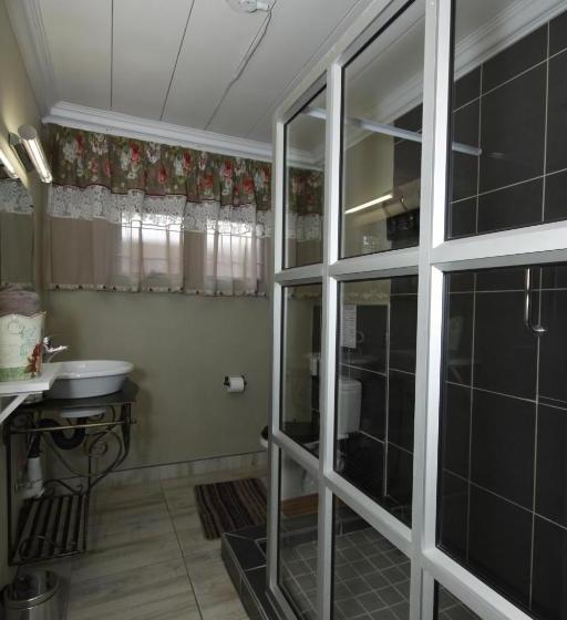 פנסיון Dormio Manor Guest Lodge