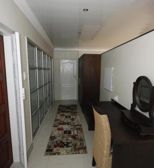 פנסיון Dormio Manor Guest Lodge