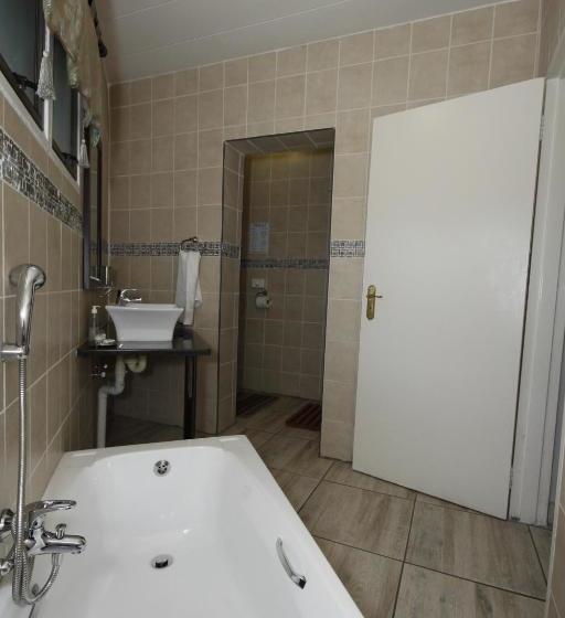 פנסיון Dormio Manor Guest Lodge