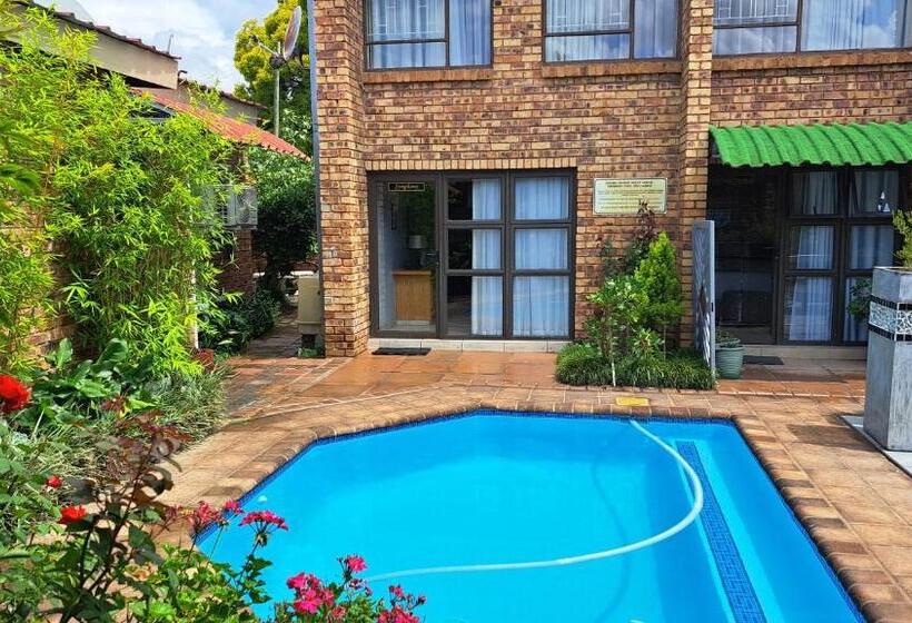 פנסיון Dormio Manor Guest Lodge