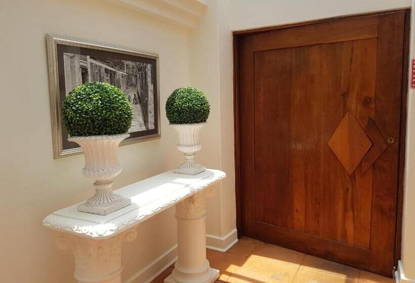 פנסיון Dormio Manor Guest Lodge